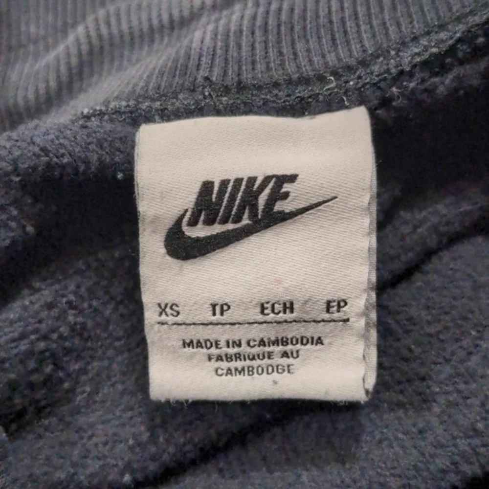 Nike sportswear essential